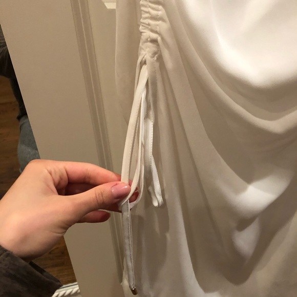 Beautiful white dress **sleeve has been removed** - Picture 6 of 8